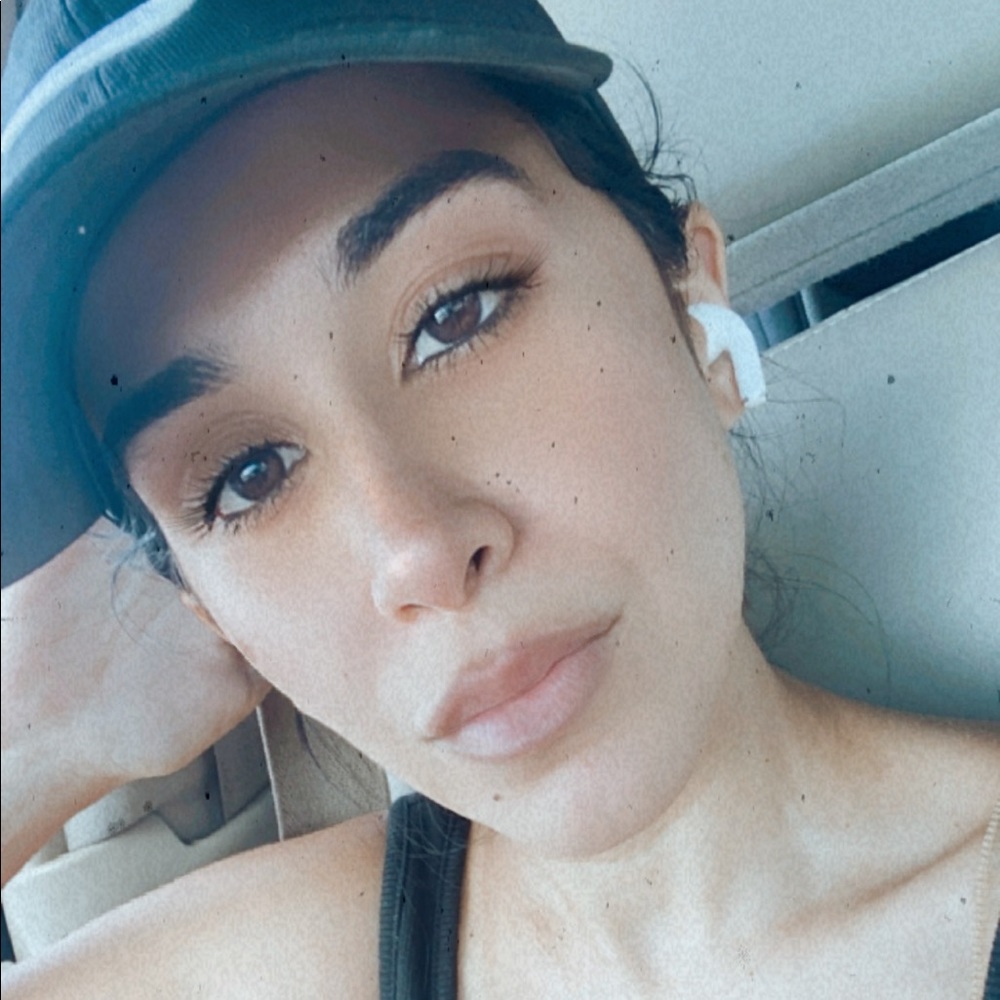 Meet your Posher, Leonor